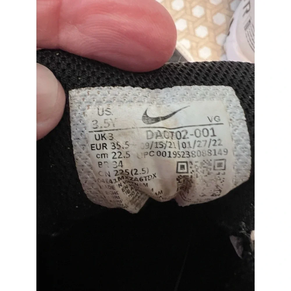 Nike Kids Black White Baseball Cleats‎ Size 3.5Y